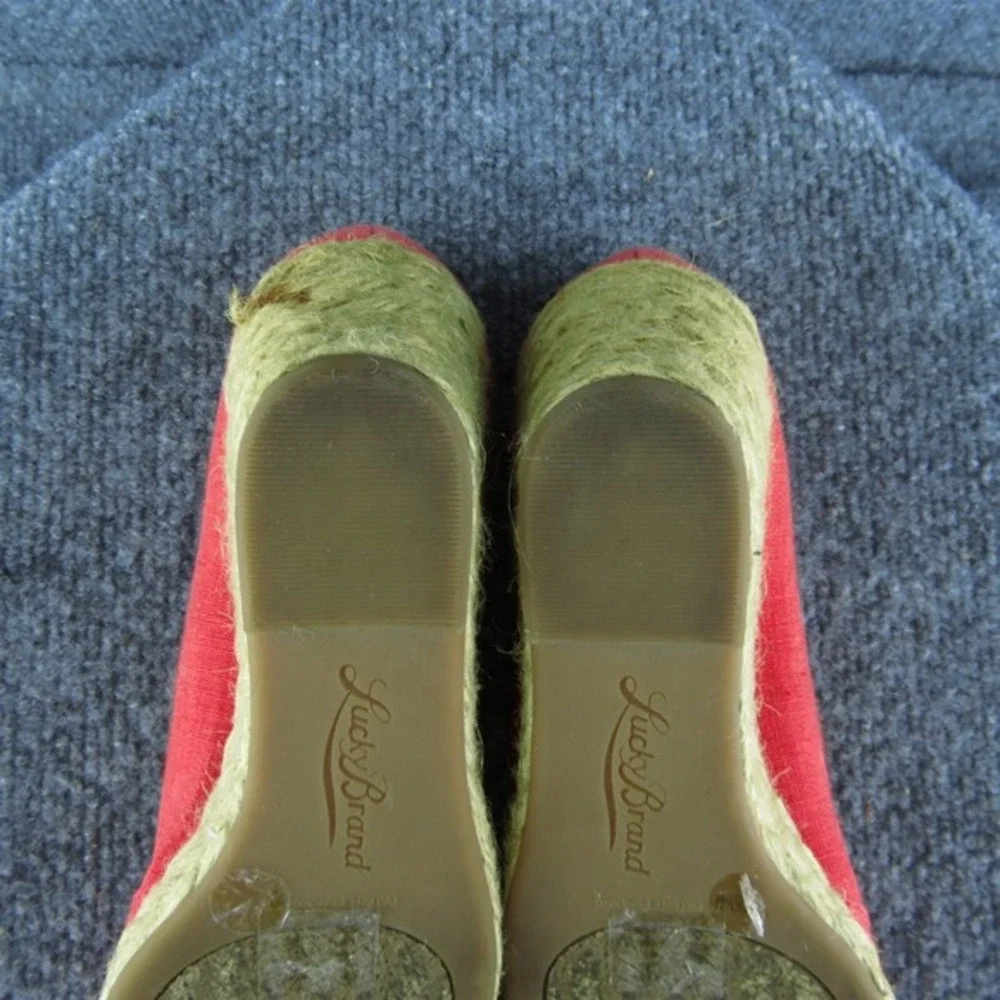 Lucky‎ Brand  Women Peep Toe Heel Shoes Red Fabric Size 5.5 Medium